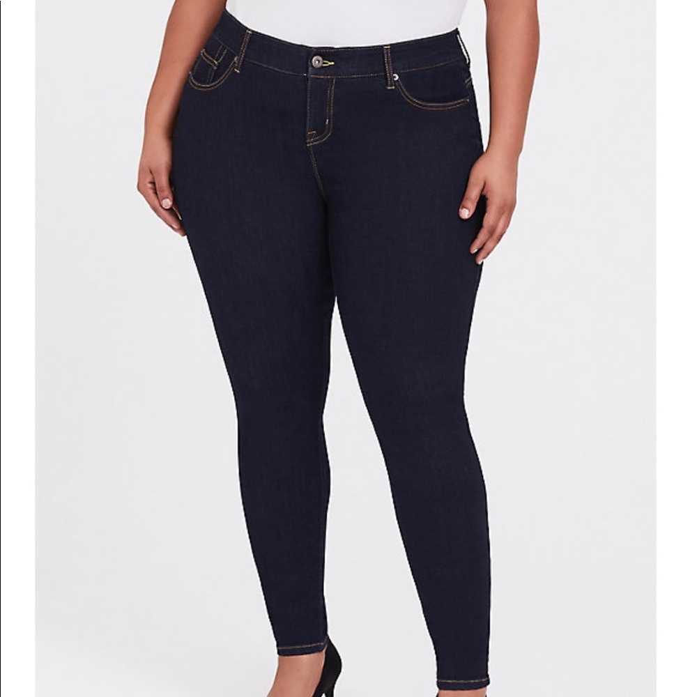 BOMBSHELL SKINNY JEAN - PREMIUM STRETCH DARK WASH